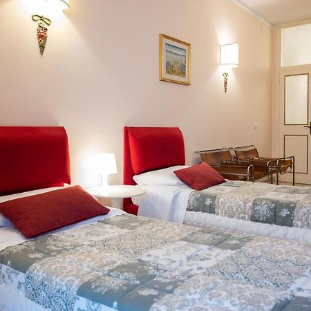 Apartment Assisi Cattedrale Bagian luar foto