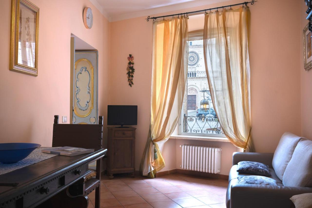 Apartment Assisi Cattedrale Bagian luar foto