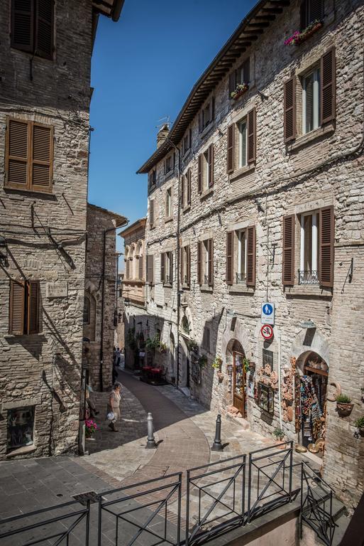 Apartment Assisi Cattedrale Bagian luar foto